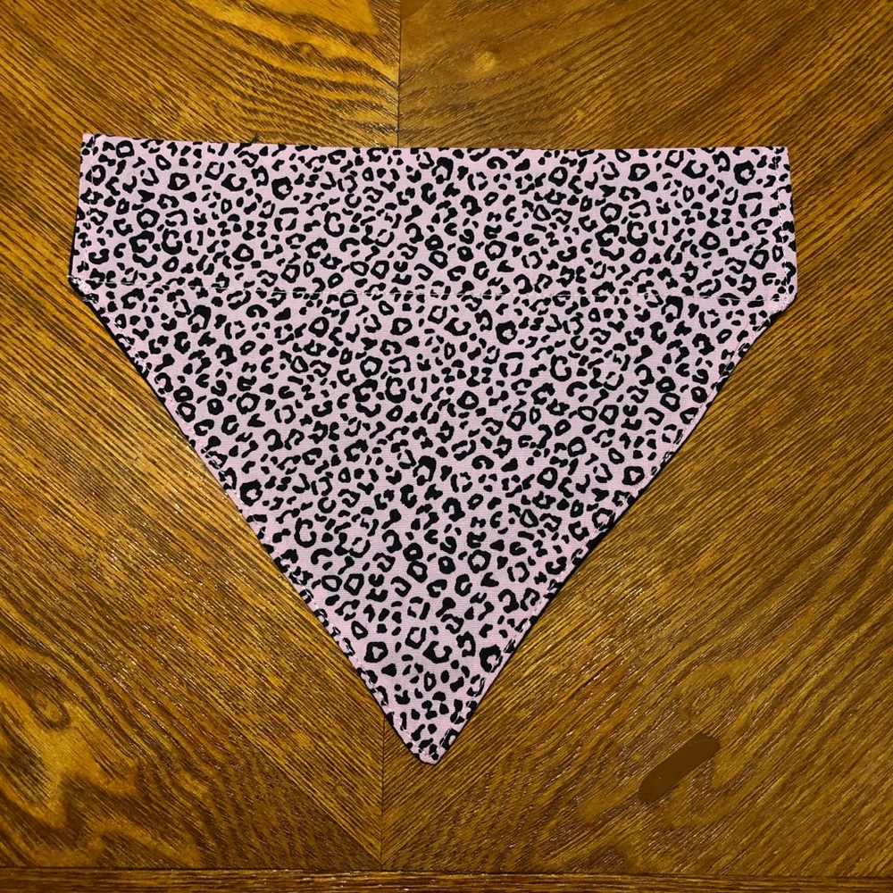 Bandana for Medium breed dog - baby pink leopard